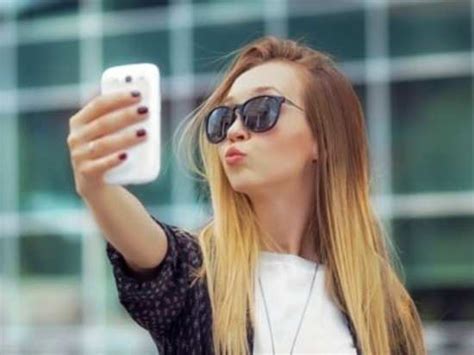 selfie addiction and anxiety people addicted to selfies report feeling