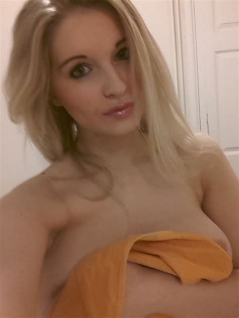 jess davies bath tub selfies