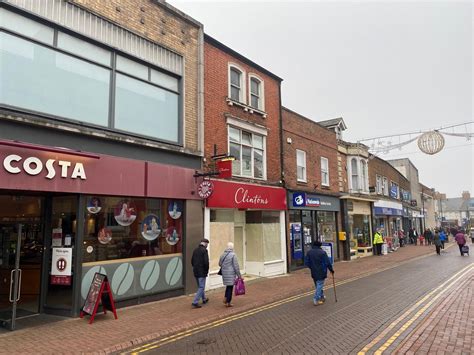 retail properties  rent  spalding lincolnshire uk page  propertylink