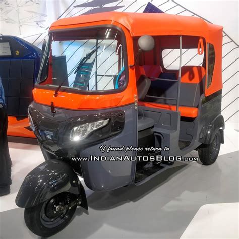 bajaj   wheeler facelift spied    time