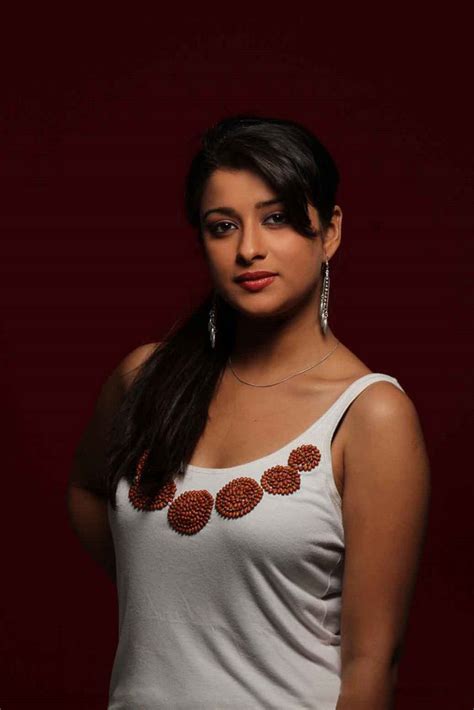 indian actress madhurima latest photoshoot black bra