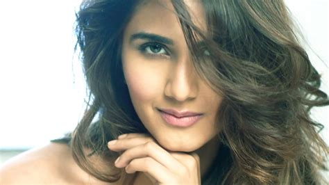 bollywood new model vaani kapoor cute face pics high definition wallpapers