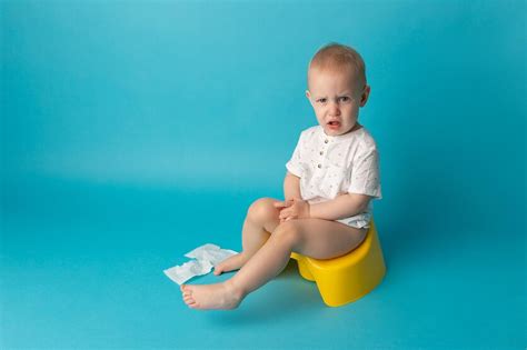 toddler  urinating   actions