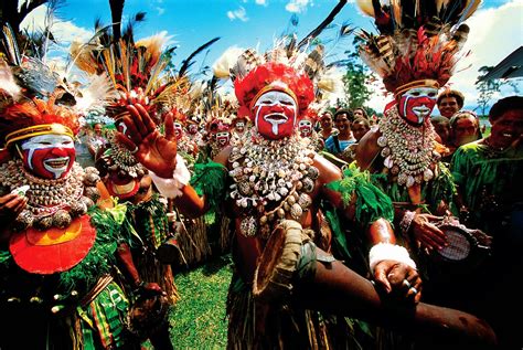 tribal dancing mount hagen show papua new guinea