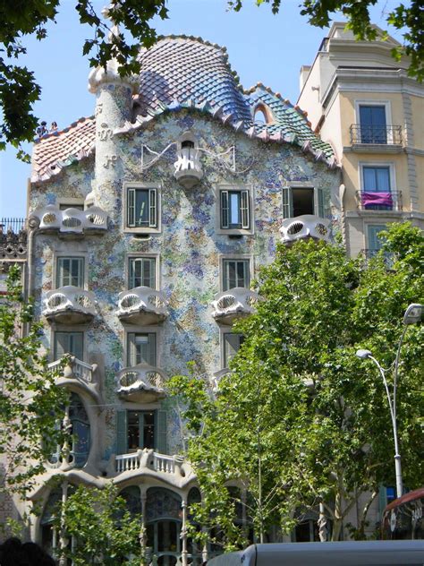 barcelona gaudi house