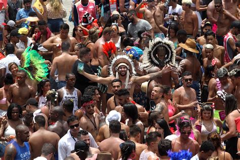 rio tem  blocos neste domingo veja  programacao carnaval   rio de janeiro