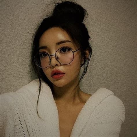 Cute Girl With Glasses By 𝐠𝐮𝐦𝐦𝐲𝐠𝐲𝐞𝐨𝐦 ༉‧₊˚ On My Other