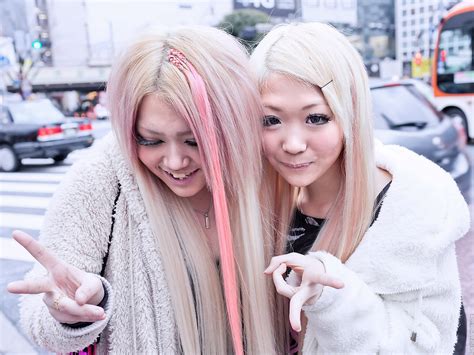 Pink Streaked Hair Shibuya Two Fun Japanese Girls With Pi Flickr