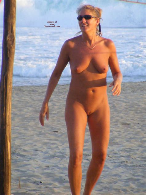 full frontal nude hottie plays beach volley ball april 2009 voyeur web