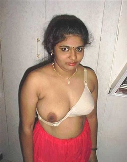 Indian Aunty Getting Nude To Satisfy Uncle