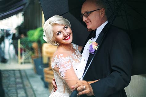 How To Take Great Wedding Pictures For Older Couples