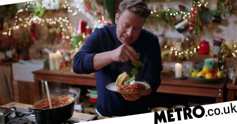jamie oliver shares ultimate christmas strudel and sausage wreath
