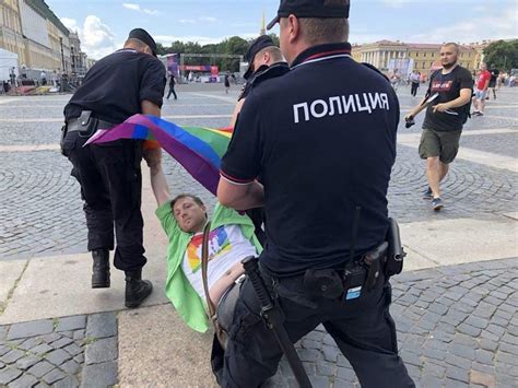 russian police have arrested 25 activists at a gay rights