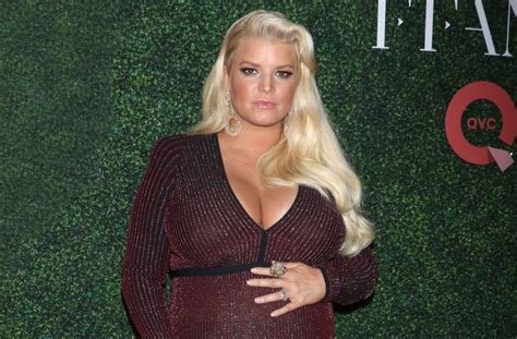 jessica simpson s fans warn her about dangerous pregnancy condition after she posts shocking picture