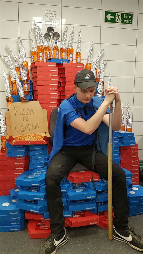 dominos worker wows internet  game  thrones tribute   pizza boxes deadline news