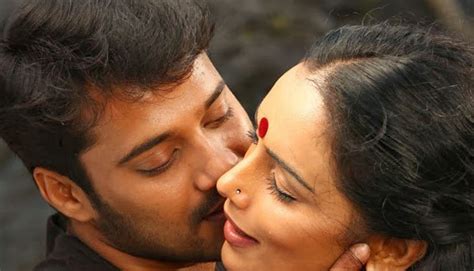 Swetha Menon Hot Kiss Photo Collection ~ Indian Cinema