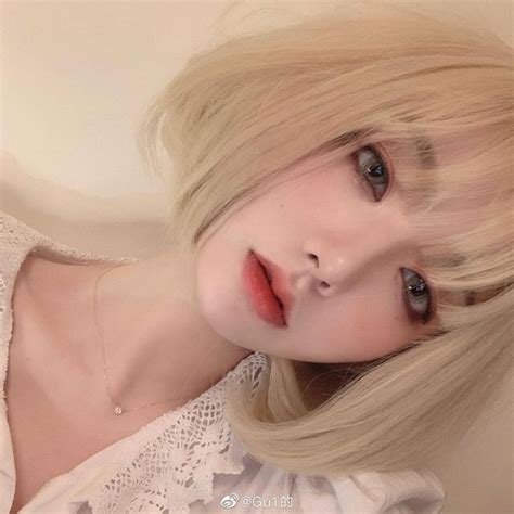 𝚃𝚘𝚖𝚒𝚎 In 2020 Girl Short Hair Blonde Hair Korean