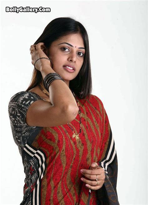 sindhu menon looks hot in saree ~ my cute actresses