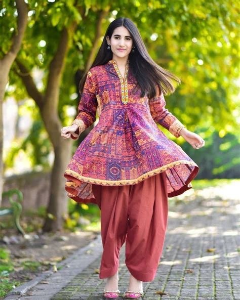 20 Classy Outfits For Pakistani Girls With Short Height Stylish