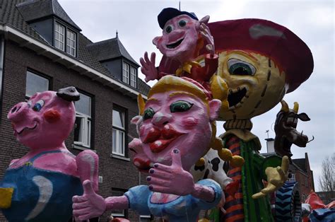 mooi gekleurde praalwagen carnaval netherlands