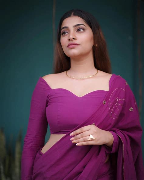 Mallu Beauty Malavika Sreenath Hot Photoshoot In Saree Desi Girlz