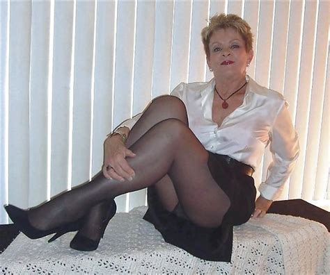 milfs mature pantyhose nylons legs and heels 1 97