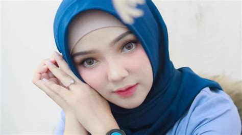 Baju Biru Langit Cocok Dengan Jilbab Warna Apa