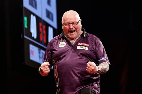 uk open darts  day  preview  order  play darting mayhem commences  minehead
