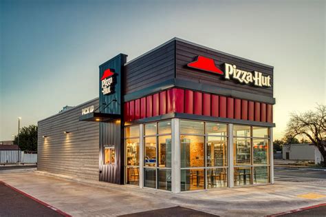 pizza hut announces  return   big  yorker  iconic fan favorite pizza
