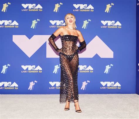 Miley Cyrus In See Through Dress On Mtv Vma And Her Hot