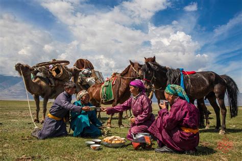 nomadic culture escape  mongolia