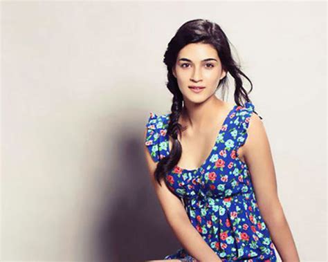 kriti sanon sweet cute face beautiful pics cutest actress of bollywood pics story
