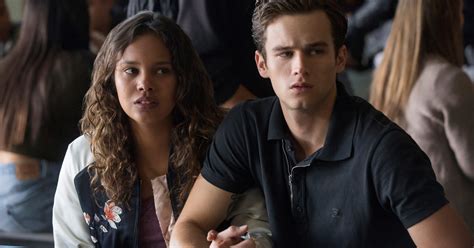 13 reasons why season 2 couples and hookups guide