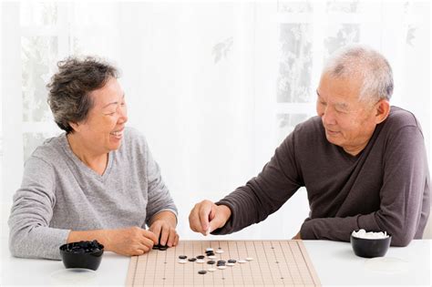 Elderly Chinese Immigrants Feel At Home In Us With Living