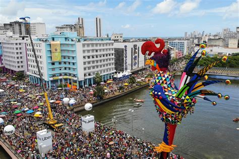 galo da madrugada homenageia cultura afro  carnaval  cotidiano folha