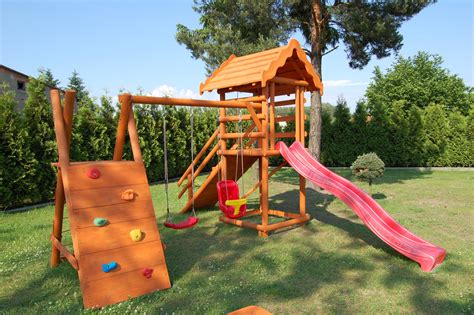 plac zabaw ogrodowy drewniany   slizg dla dzieci