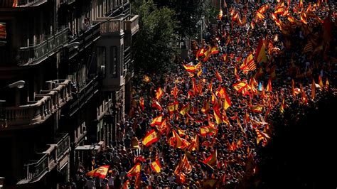 spanish thousands  barcelona protest  push  independence