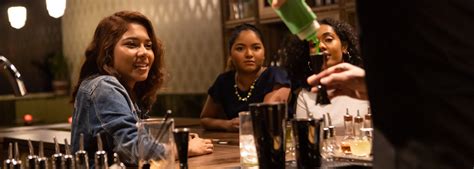 Mari Berkenalan Dengan Bartender Asal Singapura Sasha Wijidessa