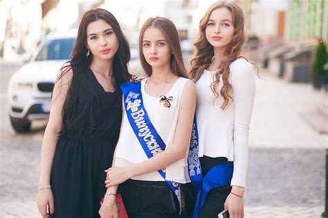 beautiful russian girls celebrate graduation day part 2 26 pics
