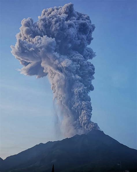 gunung merapi menyampaikan pesan pesan allah cahaya islam