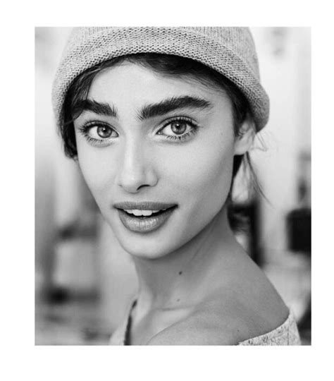 Model Taylor Marie Hill Is Super Cute Eyebrows Ihs
