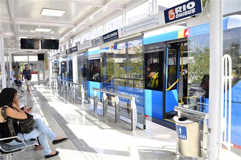 features   successful brt station thecityfix