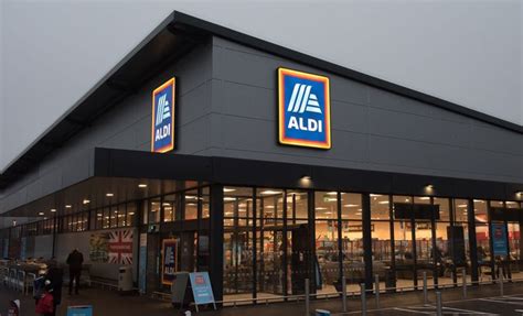 qut  rise  rise  aldi  decades  changed supermarket shopping  australia