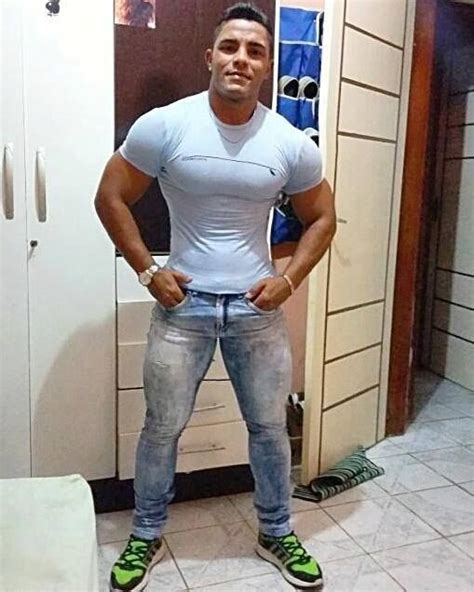image result for huge muscle tight shirt gorgeous muscle men besos dinosaurios que guapo