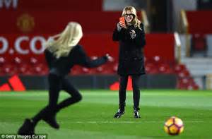 Julia Roberts Takes Selfies At Old Trafford For Surprise