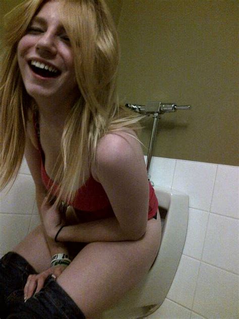 girl wiping on toilet caught