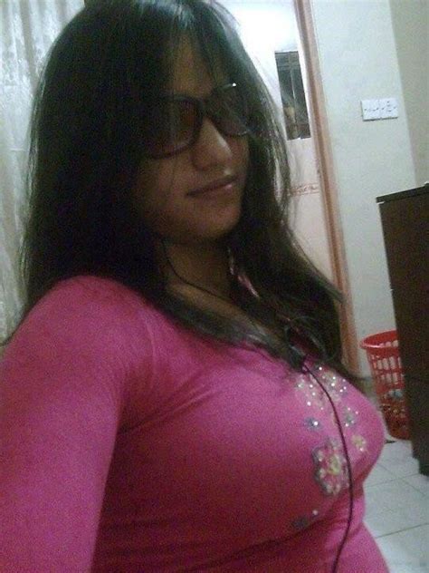 indian t shirt girl show big boobs photo