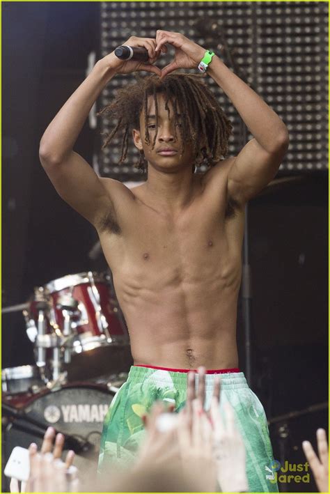 Jaden Smith Strips Off His Shirt On Stage Photo 834614 Photo