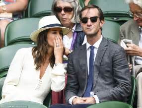 a cheer for federer and a kiss for his mrs daily mail online