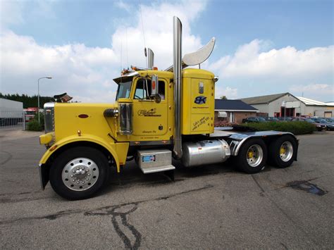 peterbilt  classicpicture  reviews news specs buy car